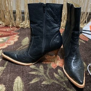 Vintage Veretta genuine ostrich skin leather black pointed toe kitten heel boots